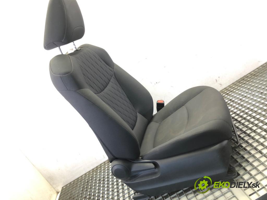 TOYOTA COROLLA sedan (_E21_) 2019 - 2022    1.8 VVTi Hybrid (ZWE211, MZEA12) 72 kW [98 KM] Hybryda silnik benzynowy / elektryczny 2019 - 2022  Sedadlo pravy predný