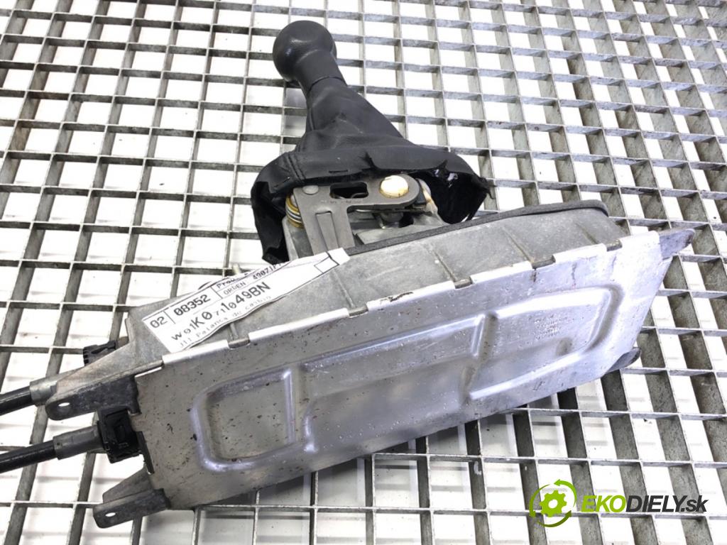 SEAT LEON (1P1) 2005 - 2013    1.9 TDI 77 kW [105 KM] olej napędowy 2005 - 2010  Kulisa 1K0711049BN (Rýchlostné páky / kulisy)