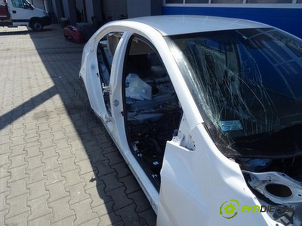 TOYOTA COROLLA sedan (_E21_) 2019 - 2022    1.8 VVTi Hybrid (ZWE211, MZEA12) 72 kW [98 KM] Hybryda silnik benzynowy / elektryczny 2019 - 2022  ČTVRŤÁK střecha blatník zadní část