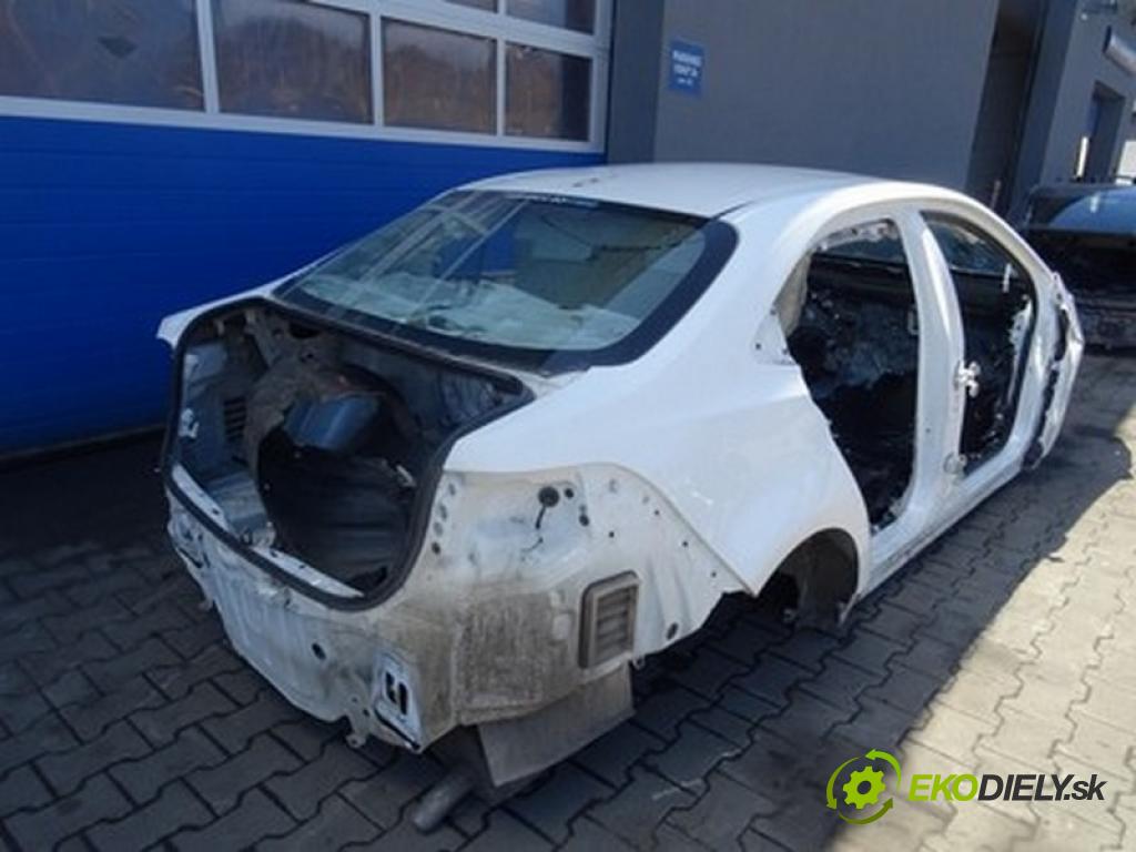 TOYOTA COROLLA sedan (_E21_) 2019 - 2022    1.8 VVTi Hybrid (ZWE211, MZEA12) 72 kW [98 KM] Hybryda silnik benzynowy / elektryczny 2019 - 2022  ČTVRŤÁK střecha blatník zadní část