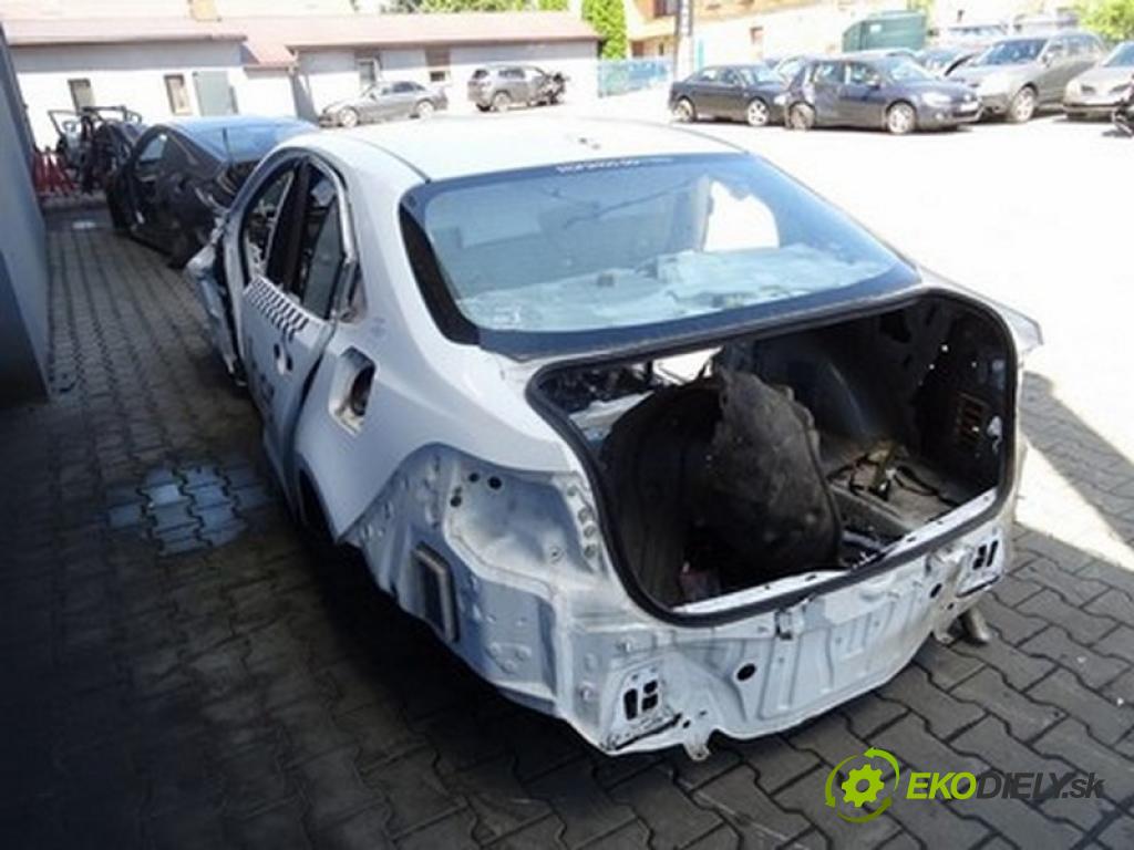 TOYOTA COROLLA sedan (_E21_) 2019 - 2022    1.8 VVTi Hybrid (ZWE211, MZEA12) 72 kW [98 KM] Hybryda silnik benzynowy / elektryczny 2019 - 2022  ČTVRŤÁK střecha blatník zadní část