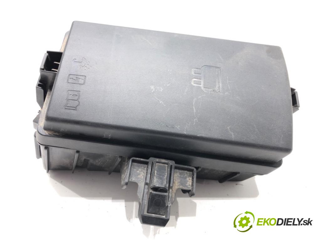 SKODA OCTAVIA III Combi (5E5, 5E6) 2012 - 2022    2.0 TDI 110 kW [150 KM] olej napędowy 2012 - 2022  skříňka poistková 5Q0907361D (Pojistkové skříňky)