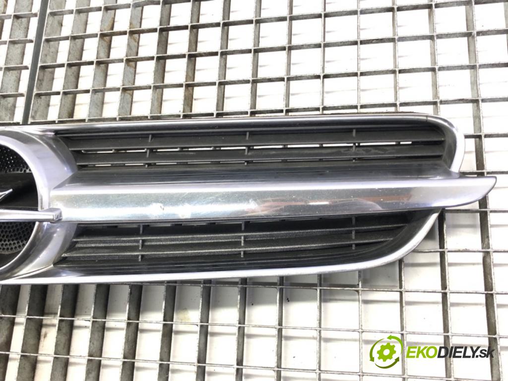 OPEL VECTRA C (Z02) 2002 - 2009    2.0 DTI 16V (F69) 74 kW [101 KM] olej napędowy 2002 - 2006  mřížka maska 13106811 (Mřížky (masky) chladičů)