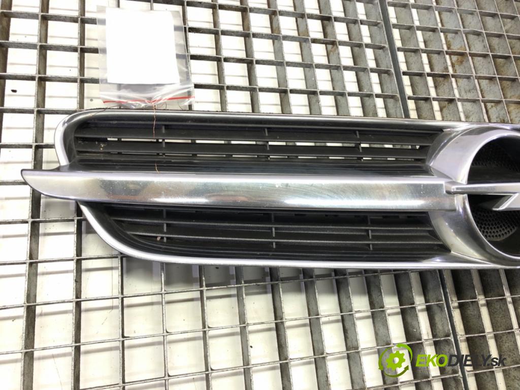 OPEL VECTRA C (Z02) 2002 - 2009    2.0 DTI 16V (F69) 74 kW [101 KM] olej napędowy 2002 - 2006  mřížka maska 13106811 (Mřížky (masky) chladičů)