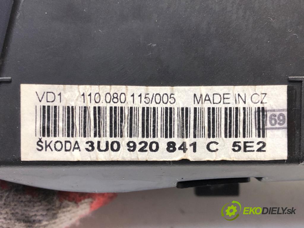 SKODA SUPERB I (3U4) 2001 - 2008    1.8 T 110 kW [150 KM] benzyna 2001 - 2008  Prístrojovka 3U0920841C (Prístrojové dosky, displeje)