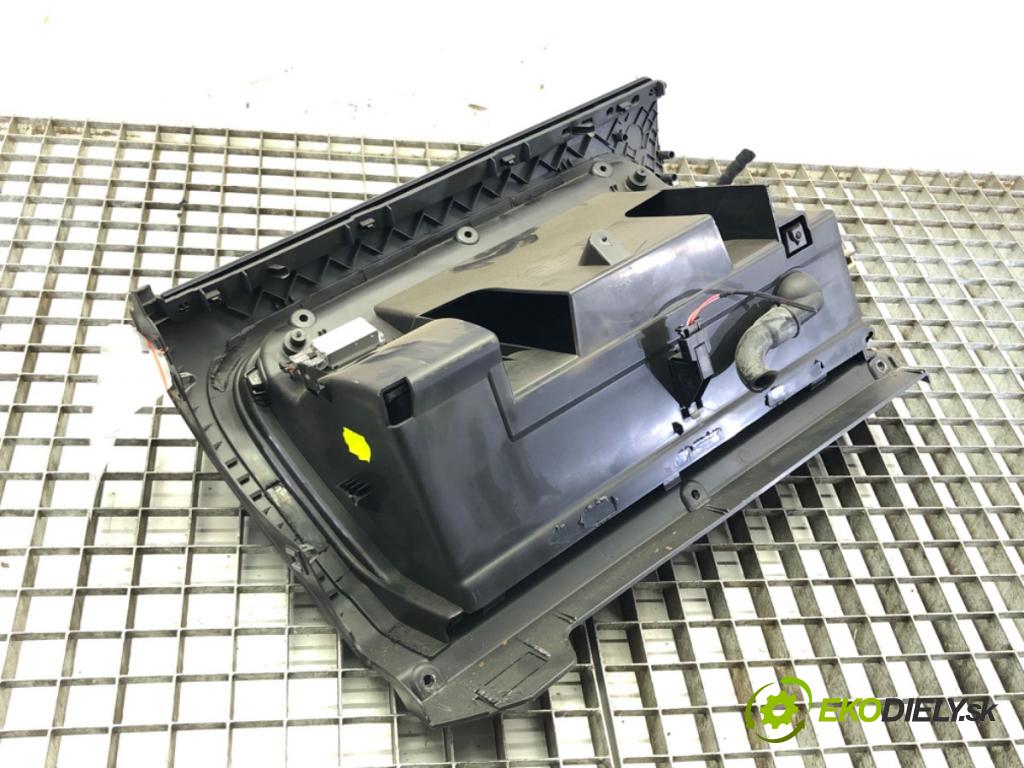 VW GOLF V (1K1) 2003 - 2010    1.9 TDI 77 kW [105 KM] olej napędowy 2003 - 2008  Priehradka, kastlík spolujazdca  (Priehradky, kastlíky)