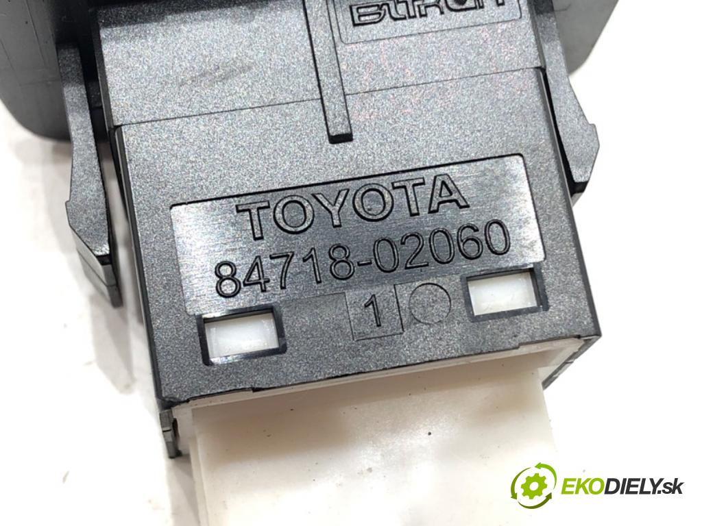 TOYOTA AURIS Kombi (_E18_) 2013 - 2018    1.8 Hybrid (ZWE186_) 73 kW [99 KM] Hybryda silnik benzynowy / elektryczny 2013 - 2018  Spínač brzdy ručnej brzdy 84718-02060 (Prepínače, spínače, tlačidlá a ovládače kúrenia)