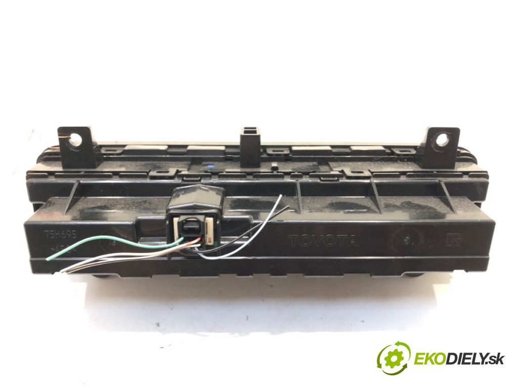 TOYOTA AURIS Kombi (_E18_) 2013 - 2018    1.8 Hybrid (ZWE186_) 73 kW [99 KM] Hybryda silnik benzynowy / elektryczny 2013 - 2018  Panel ovládania kúrenia 55900-02820 (Prepínače, spínače, tlačidlá a ovládače kúrenia)