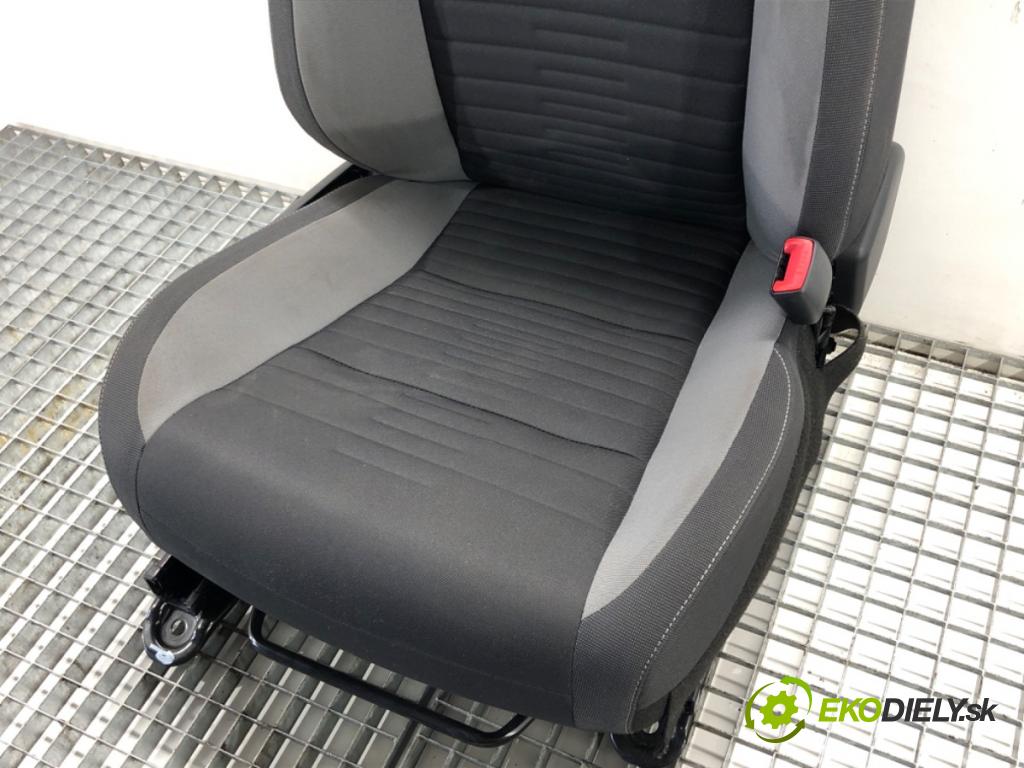 TOYOTA AURIS Kombi (_E18_) 2013 - 2018    1.8 Hybrid (ZWE186_) 73 kW [99 KM] Hybryda silnik benzynowy / elektryczny 2013 - 2018  Sedadlo pravy predný