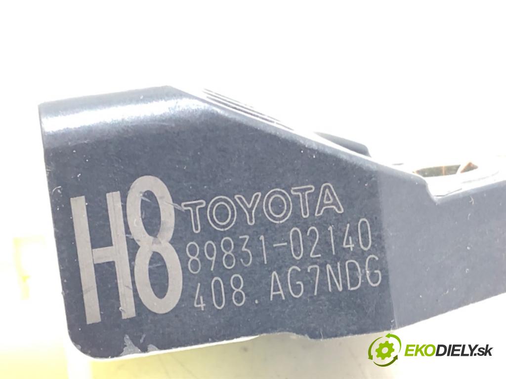 TOYOTA AURIS Kombi (_E18_) 2013 - 2018    1.8 Hybrid (ZWE186_) 73 kW [99 KM] Hybryda silnik benzynowy / elektryczny 2013 - 2018  Snímač nárazu 89831-02140 (Snímače nárazu)