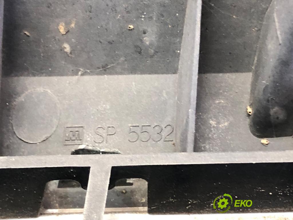 MERCEDES-BENZ KLASA E (W211) 2002 - 2009    E 320 CDI (211.022) 165 kW [224 KM] olej napędowy 2005 - 2008  mřížka maska  (Mřížky (masky) chladičů)