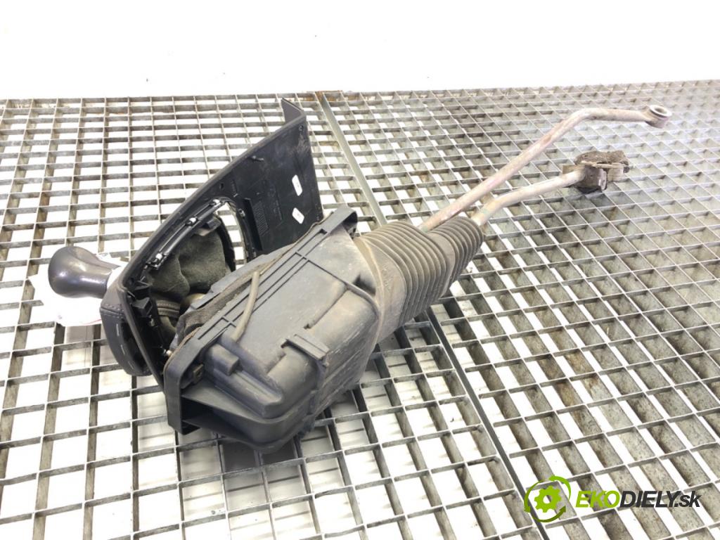 AUDI A6 C5 Avant (4B5) 1997 - 2005    1.9 TDI 96 kW [130 KM] olej napędowy 2001 - 2005  Kulisa 4B0711025F (Rýchlostné páky / kulisy)