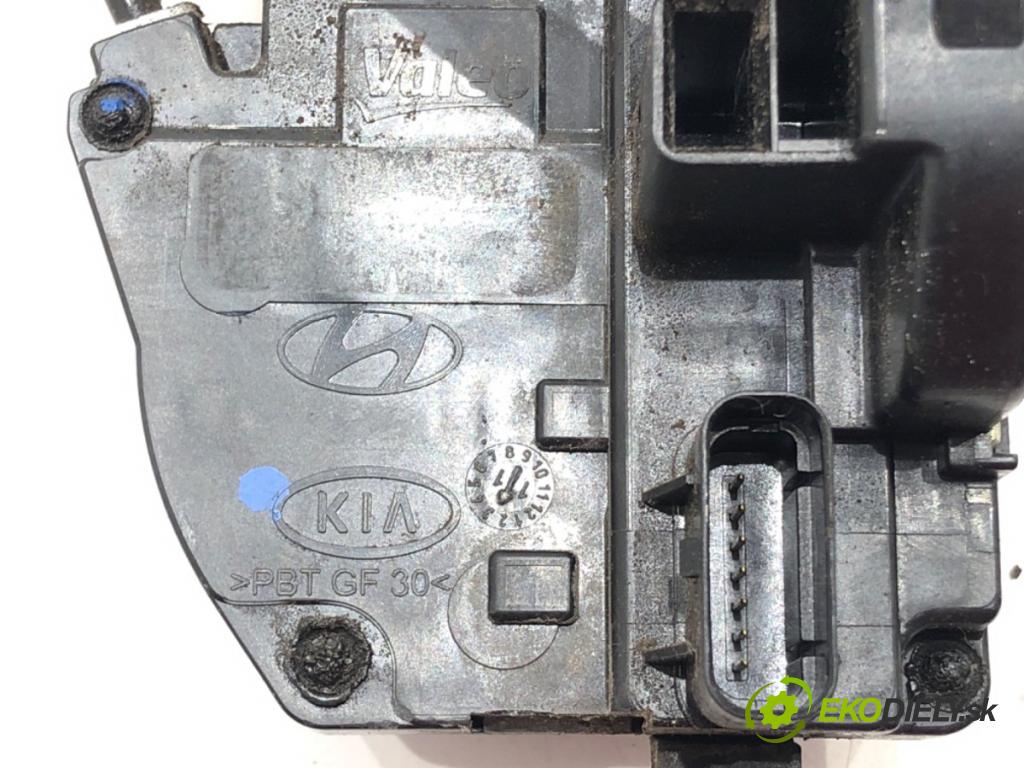KIA CEED SW (ED) 2007 - 2012    1.6 CRDi 115 85 kW [115 KM] olej napędowy 2007 - 2012  zámok dveře pravý přední část