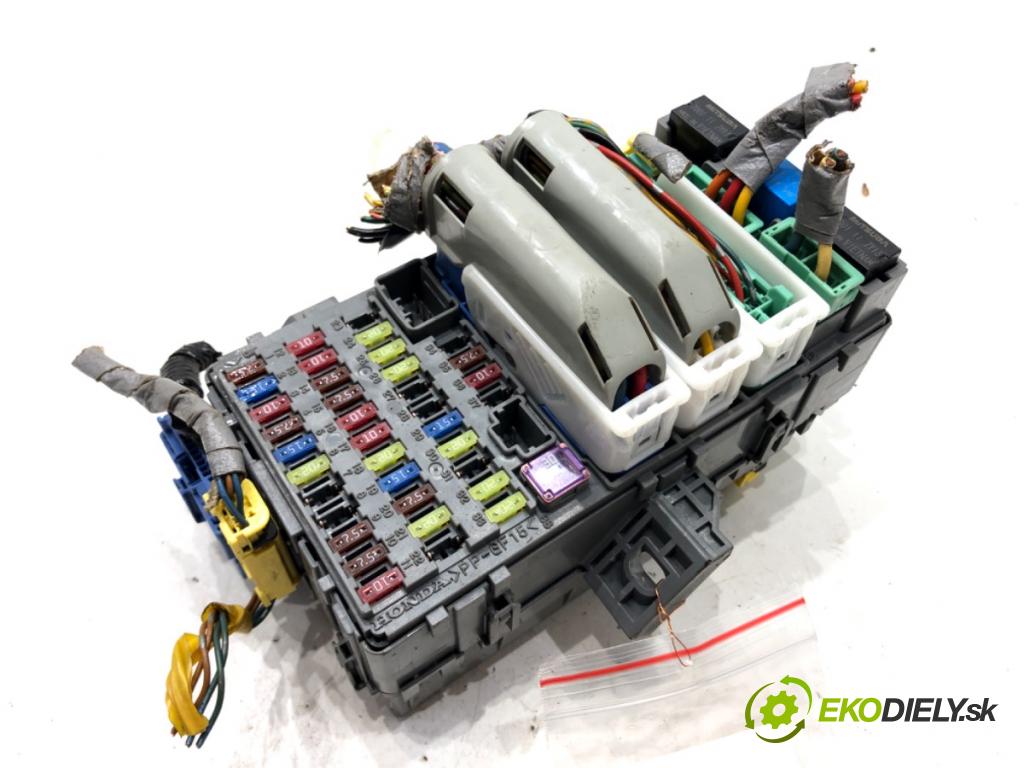 HONDA CIVIC VIII sedan (FD, FA) 2005 - 2022    1.8 (FD1, FD7) 103 kW [140 KM] benzyna 2005 - 2012  modul BSI 52535LE (Pojistkové skříňky)