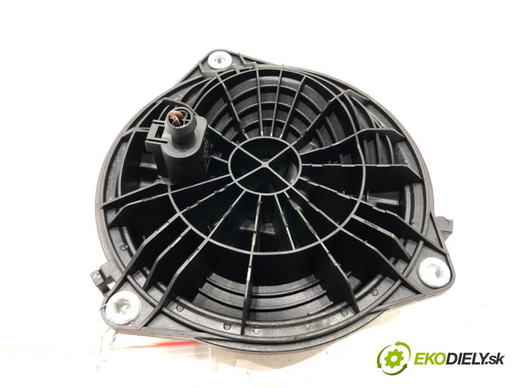 VW POLO V liftback 2010 55 kW 1.2 TDI 1199 klika dveří zadní část