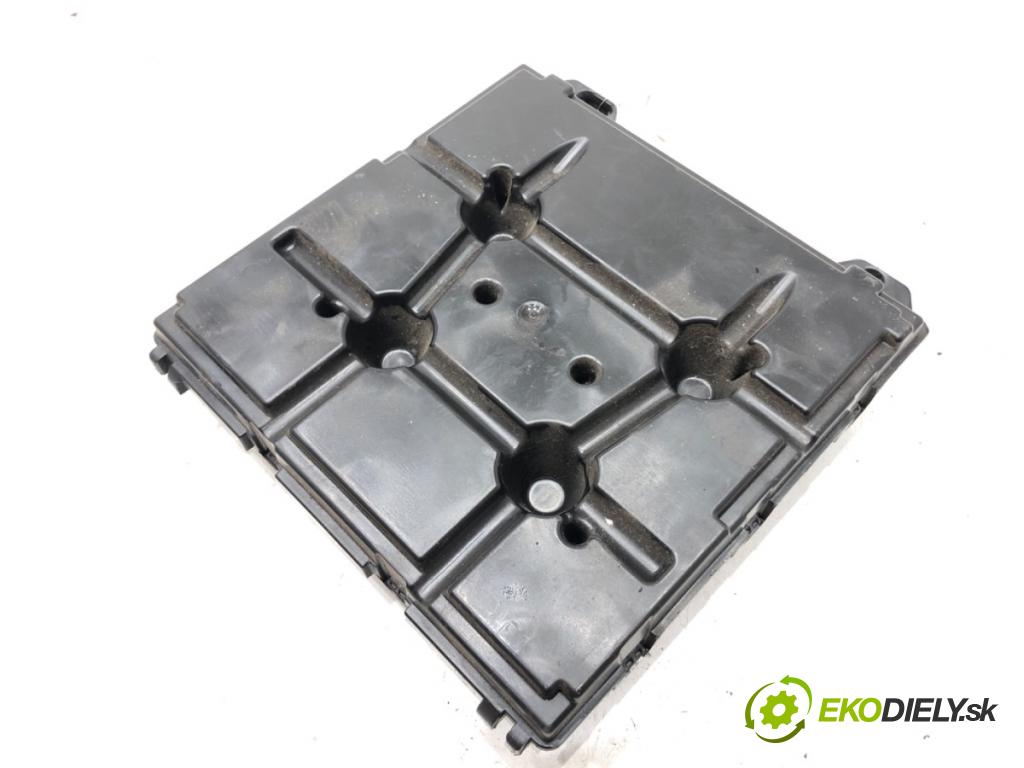 VW POLO V (6R1, 6C1) 2009 - 2022    1.2 TDI 55 kW [75 KM] olej napędowy 2009 - 2022  Modul BCM 6R09370888 (Ostatné)