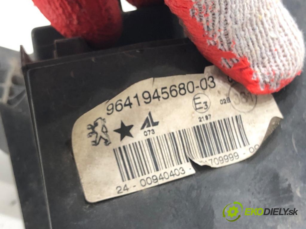 PEUGEOT 407 SW (6E_) 2004 - 2011    2.0 16V 103 kW [140 KM] benzyna 2005 - 2010  hmlové svetlo, hmlovka levý přední část 9641945680