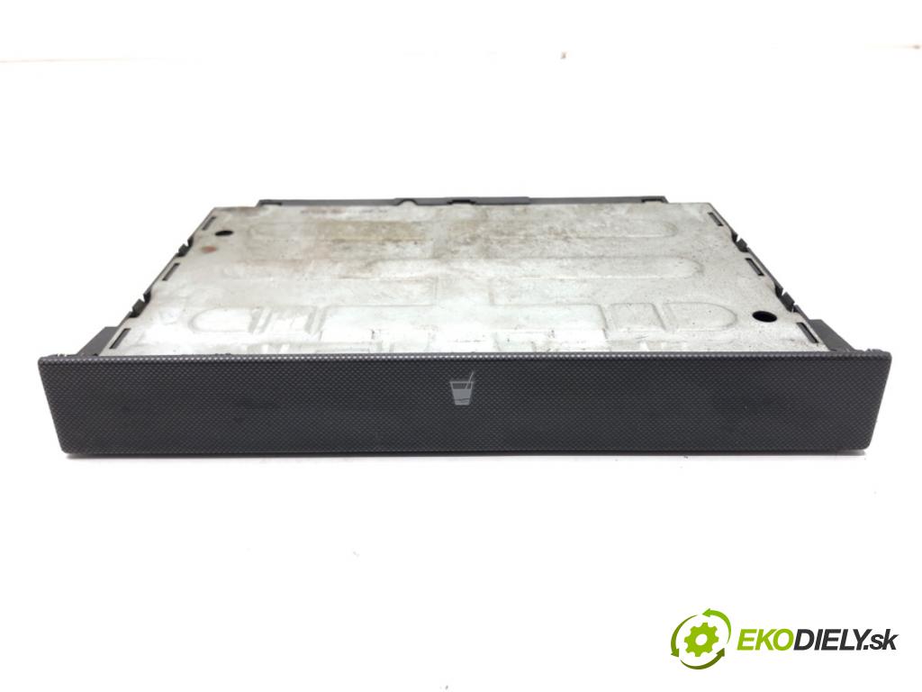 VW BORA Variant (1J6) 1999 - 2005    1.9 TDI 85 kW [115 KM] olej napędowy 1999 - 2001  Držiak na nápoje 1J0858601B (Úchyty, držiaky na nápoje)