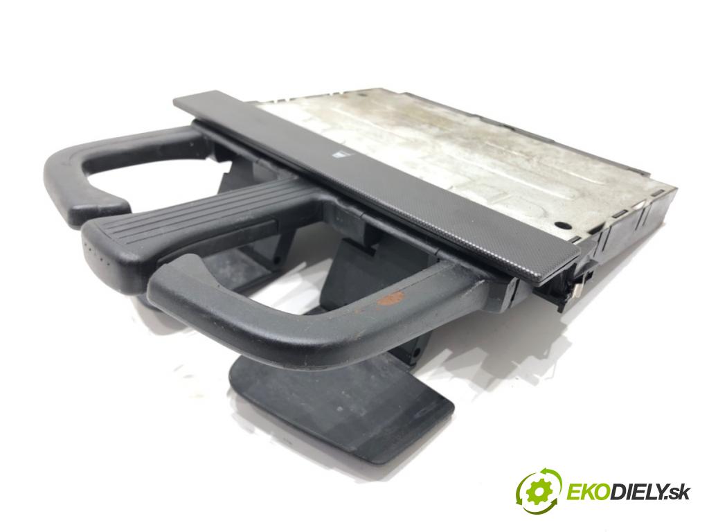 VW BORA Variant (1J6) 1999 - 2005    1.9 TDI 85 kW [115 KM] olej napędowy 1999 - 2001  Držiak na nápoje 1J0858601B (Úchyty, držiaky na nápoje)