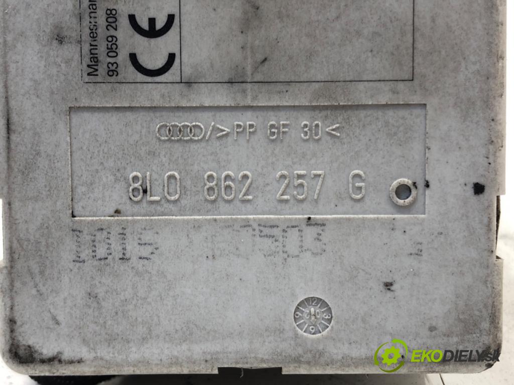 AUDI A4 B5 (8D2) 1994 - 2001    1.8 T 110 kW [150 KM] benzyna 1995 - 2000  pumpa centrálneho zámku 8L0862257G (Riadiace jednotky centrálneho zámku)