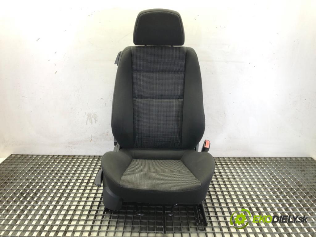 OPEL ASTRA H GTC (A04) 2005 - 2010    1.6 (L08) 77 kW [105 KM] benzyna 2005 - 2010  Sedadlo pravy predný 
