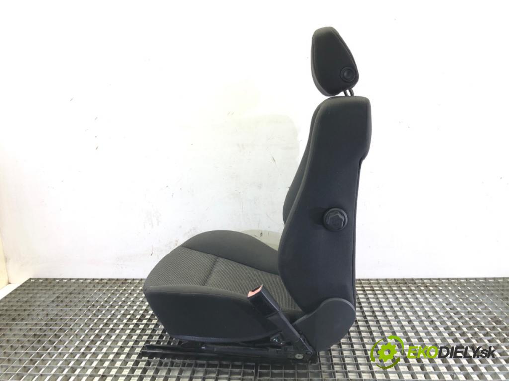 OPEL ASTRA H GTC (A04) 2005 - 2010    1.6 (L08) 77 kW [105 KM] benzyna 2005 - 2010  Sedadlo pravy predný