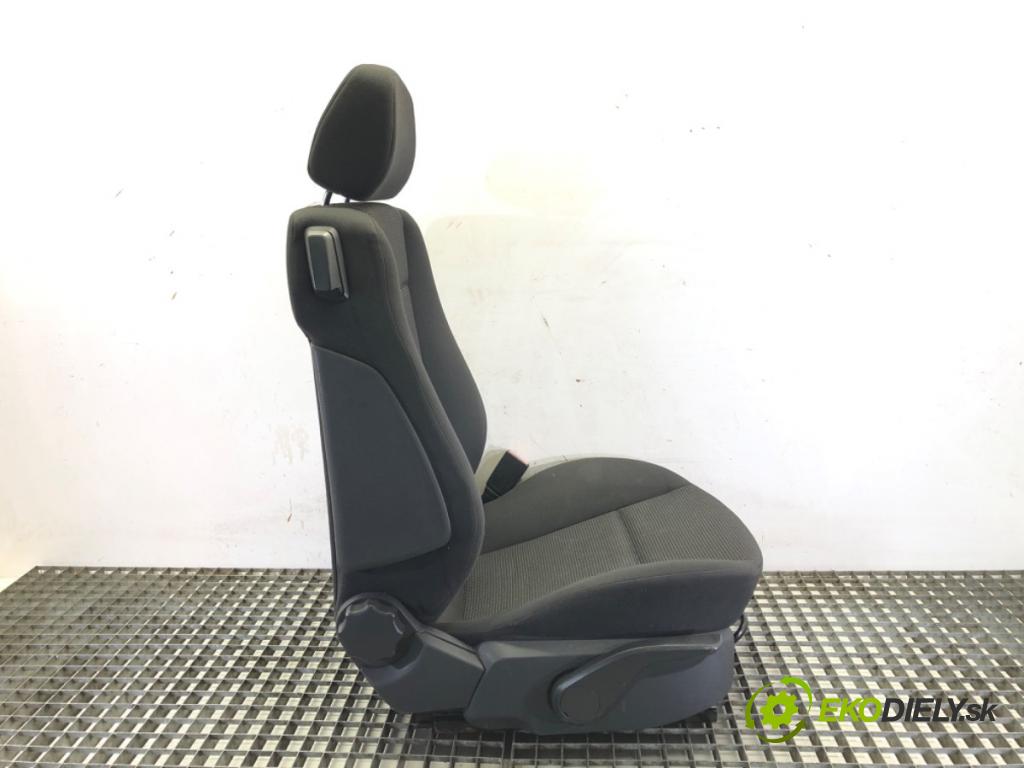 OPEL ASTRA H GTC (A04) 2005 - 2010    1.6 (L08) 77 kW [105 KM] benzyna 2005 - 2010  Sedadlo pravy predný