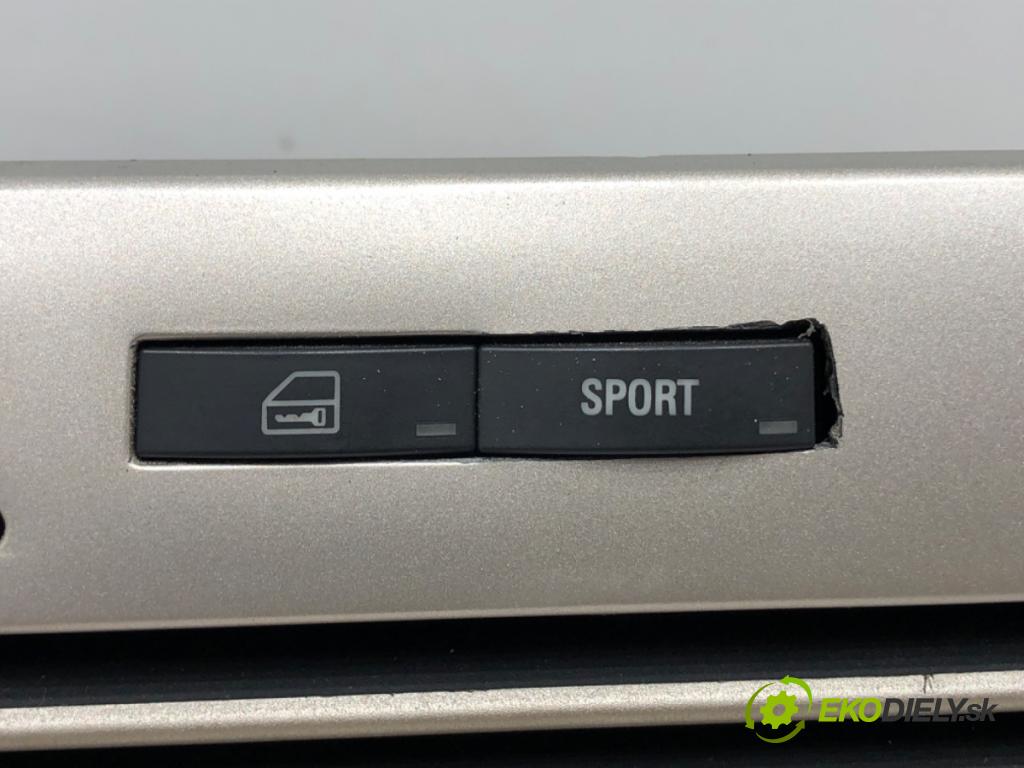 OPEL ASTRA H GTC (A04) 2005 - 2010    1.6 (L08) 77 kW [105 KM] benzyna 2005 - 2010  Mriežky kúrenia stredna 13100118 (Mriežky kúrenia (fukáre))