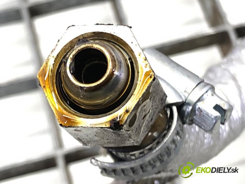 AUDI A4 B5 (8D2) 1994 - 2001    1.8 T 110 kW [150 KM] benzyna 1995 - 2000  rúrka turba  (Hadice intercoolera)