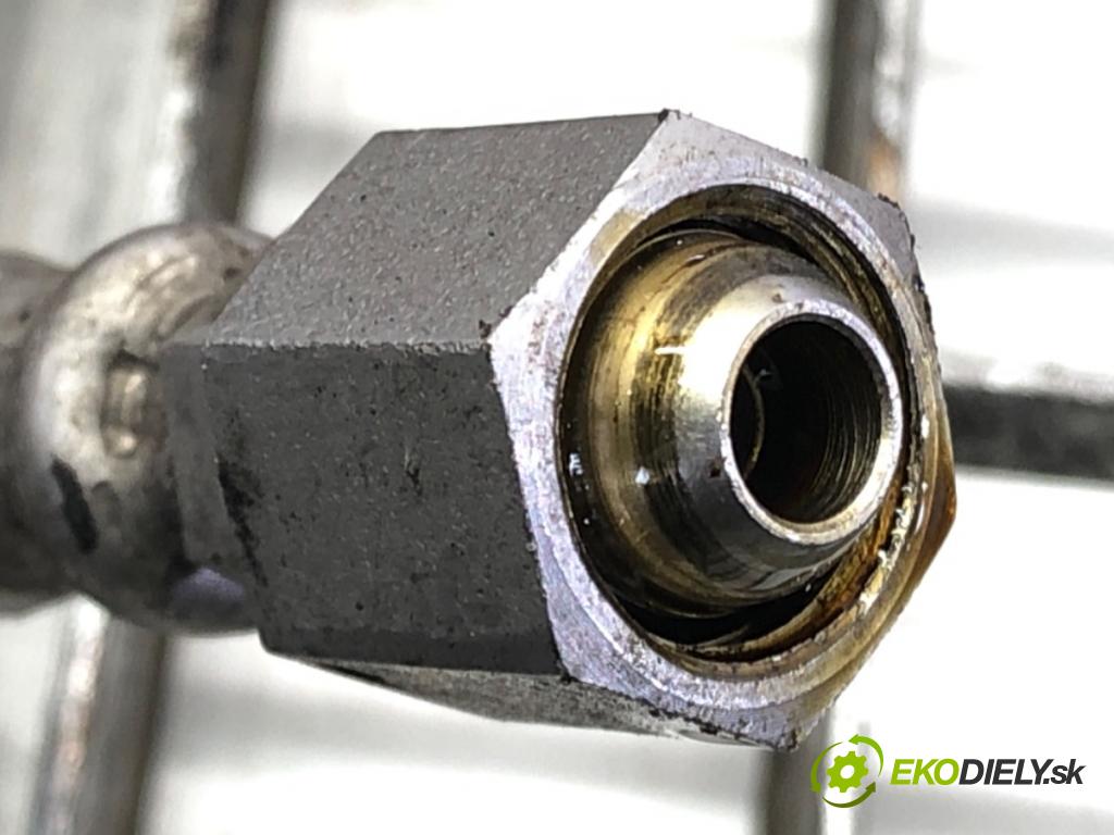 AUDI A4 B5 (8D2) 1994 - 2001    1.8 T 110 kW [150 KM] benzyna 1995 - 2000  rúrka turba  (Hadice intercoolera)