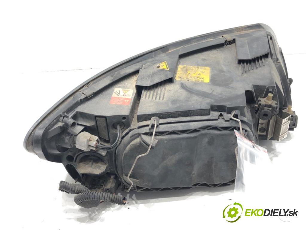 VOLVO V50 (545) 2003 - 2012    1.6 D 80 kW [109 KM] olej napędowy 2005 - 2012  Svetlomet ľavy predný XENON 30698889