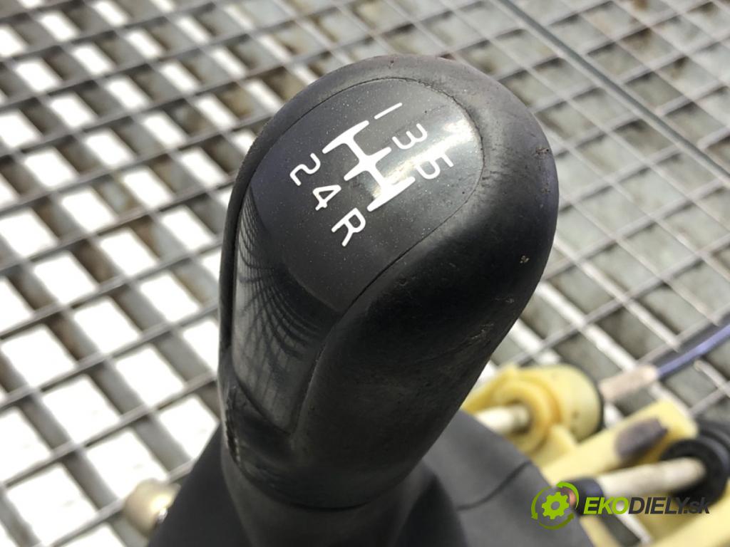 VOLVO V50 (545) 2003 - 2012    1.6 D 80 kW [109 KM] olej napędowy 2005 - 2012  Kulisa 30711902 (Rýchlostné páky / kulisy)