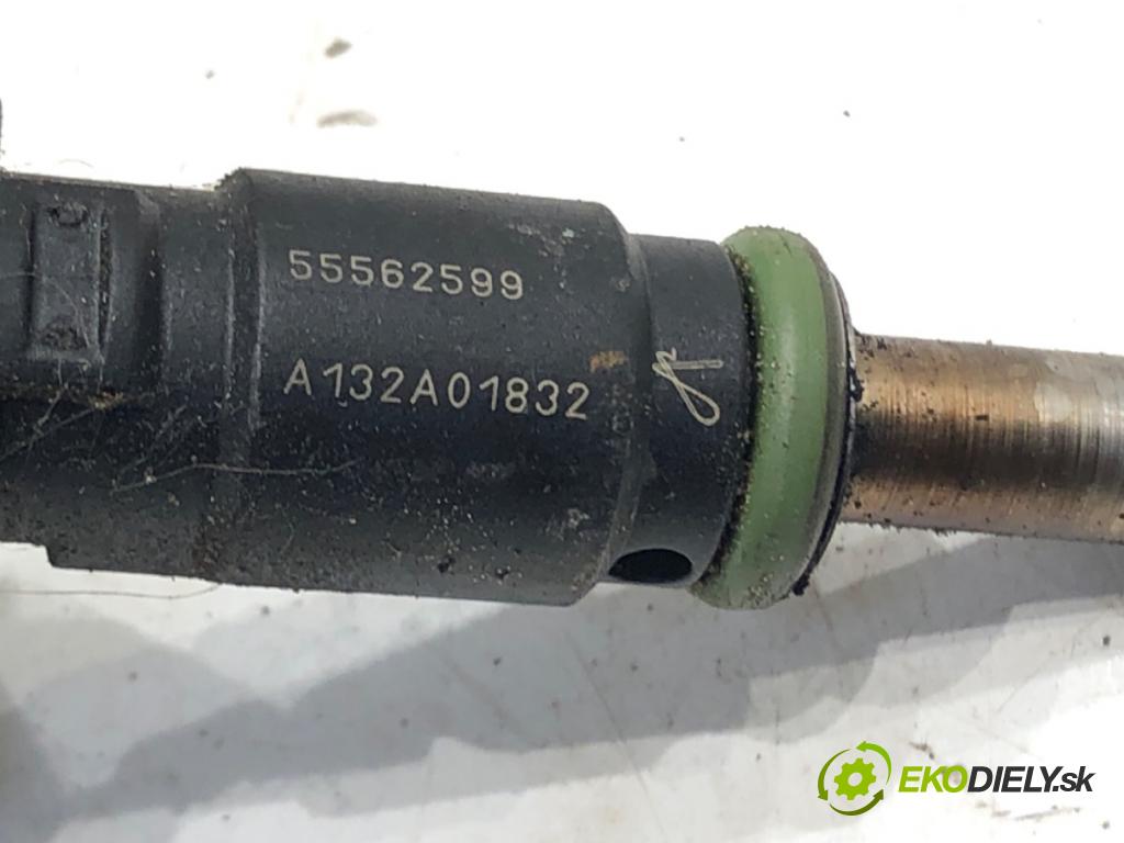 OPEL ASTRA J (P10) 2009 - 2015    1.6 (68) 85 kW [115 KM] benzyna 2009 - 2015  Lišta vstrekovacia 55562599 (Vstrekovacie lišty)