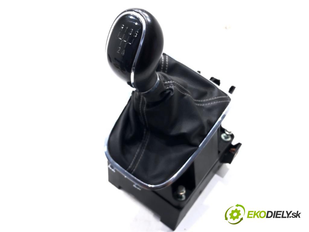 OPEL ASTRA J (P10) 2009 - 2015    1.6 (68) 85 kW [115 KM] benzyna 2009 - 2015  Kulisa 55575258 (Rýchlostné páky / kulisy)