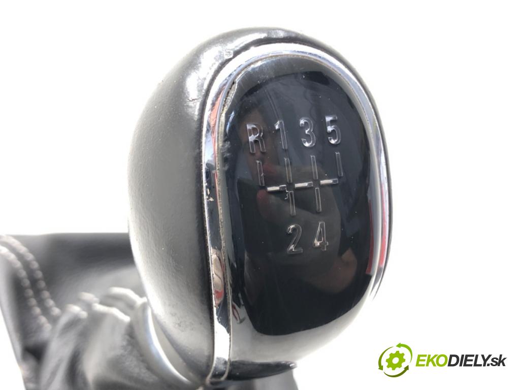 OPEL ASTRA J (P10) 2009 - 2015    1.6 (68) 85 kW [115 KM] benzyna 2009 - 2015  Kulisa 55575258 (Rýchlostné páky / kulisy)