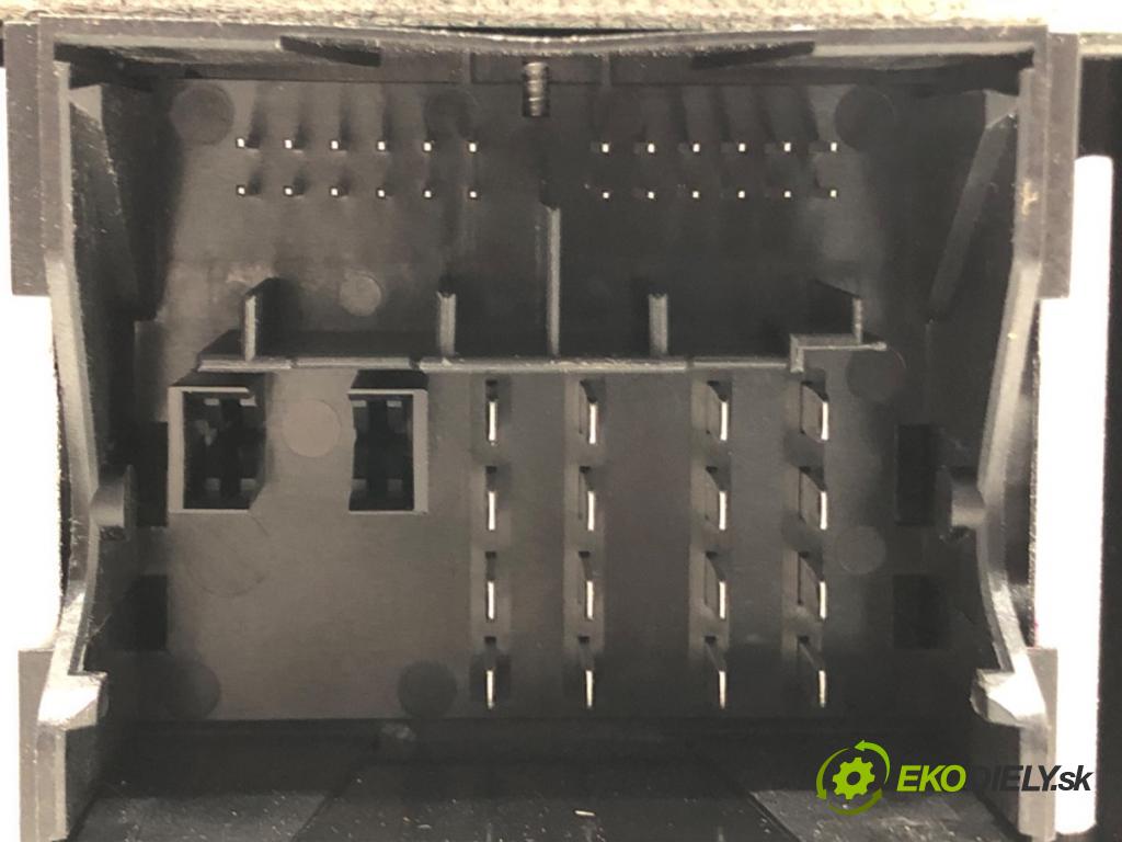 FORD FOCUS II Turnier (DA_, FFS, DS) 2004 - 2012    1.6 Ti 85 kW [115 KM] benzyna 2004 - 2012  RADIO 4M5T-18C815-AE (Audio zariadenia)