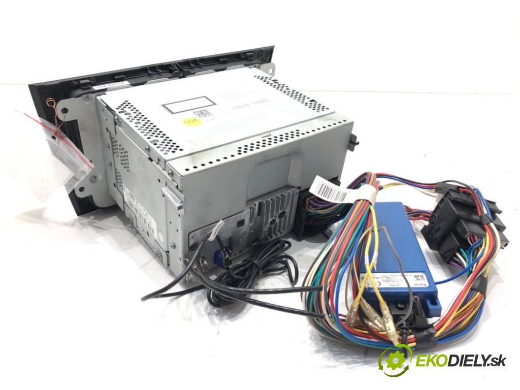 VW GOLF VI Variant (AJ5) 2009 - 2014    1.6 TDI 77 kW [105 KM] olej napędowy 2009 - 2013  RADIO 3C0035270B (Audio zariadenia)