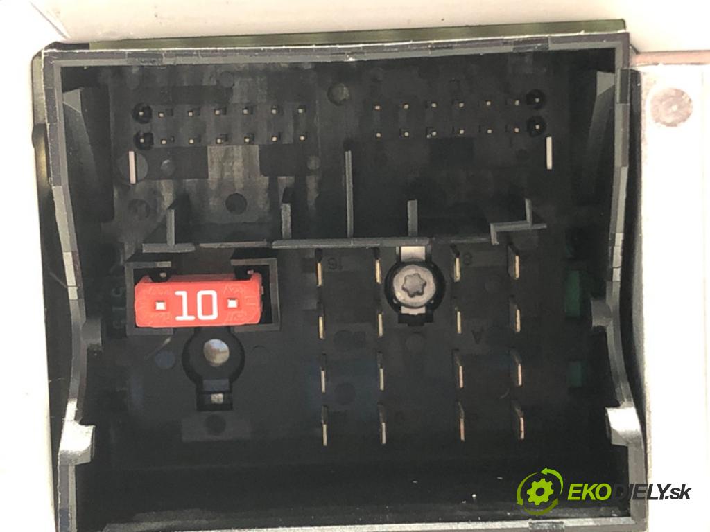 VW GOLF VI Variant (AJ5) 2009 - 2014    1.6 TDI 77 kW [105 KM] olej napędowy 2009 - 2013  RADIO 3C0035270B (Audio zariadenia)