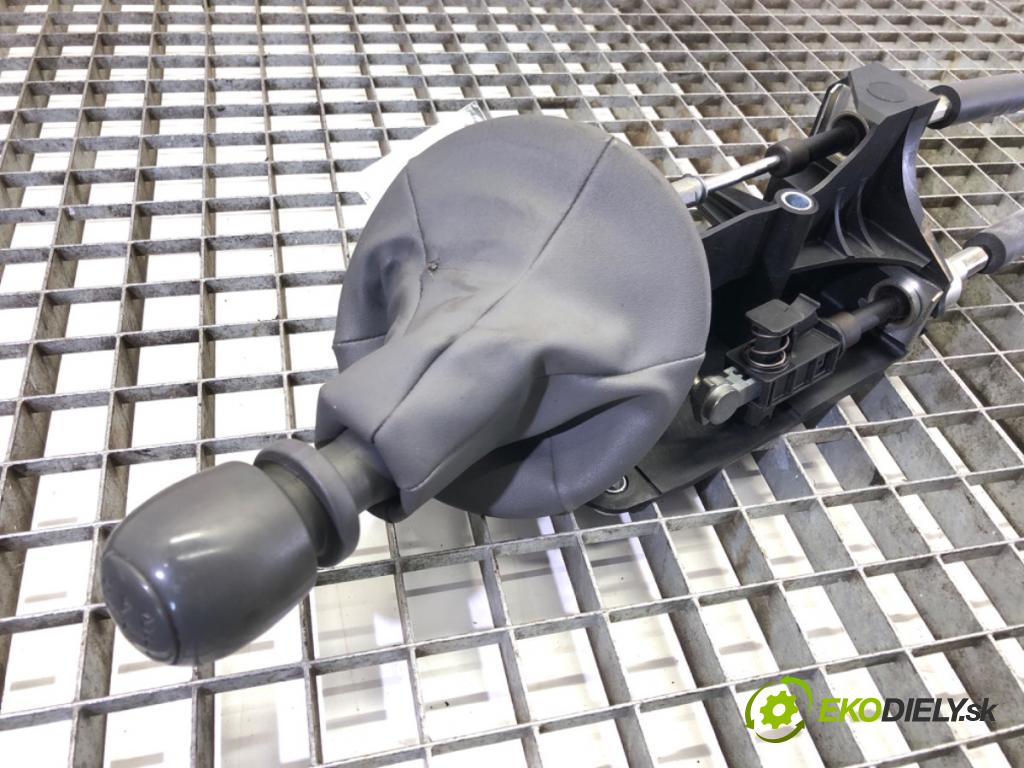 FIAT PANDA (169_) 2003 - 2022    1.1 (169.AXA1A) 40 kW [54 KM] benzyna 2003 - 2022  Kulisa 6071690101 (Rýchlostné páky / kulisy)