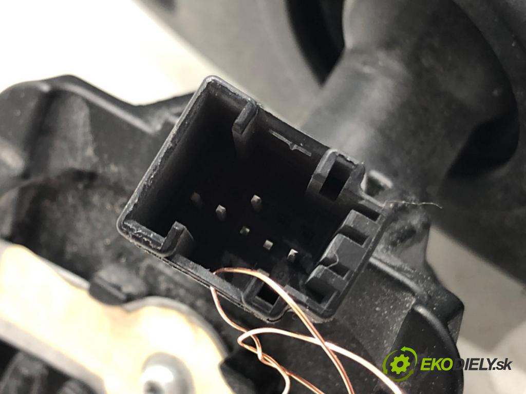 BMW 5 (F10) 2009 - 2016    528 i 180 kW [245 KM] benzyna 2011 - 2016  zpětné zrcátko vnitřní  (Světla vnitřní)