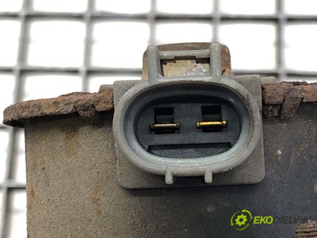 TOYOTA YARIS (_P1_) 1999 - 2005    1.0 (SCP10_) 48 kW [65 KM] benzyna 2003 - 2005  Ventilátor chladiča  (Ventilátory)