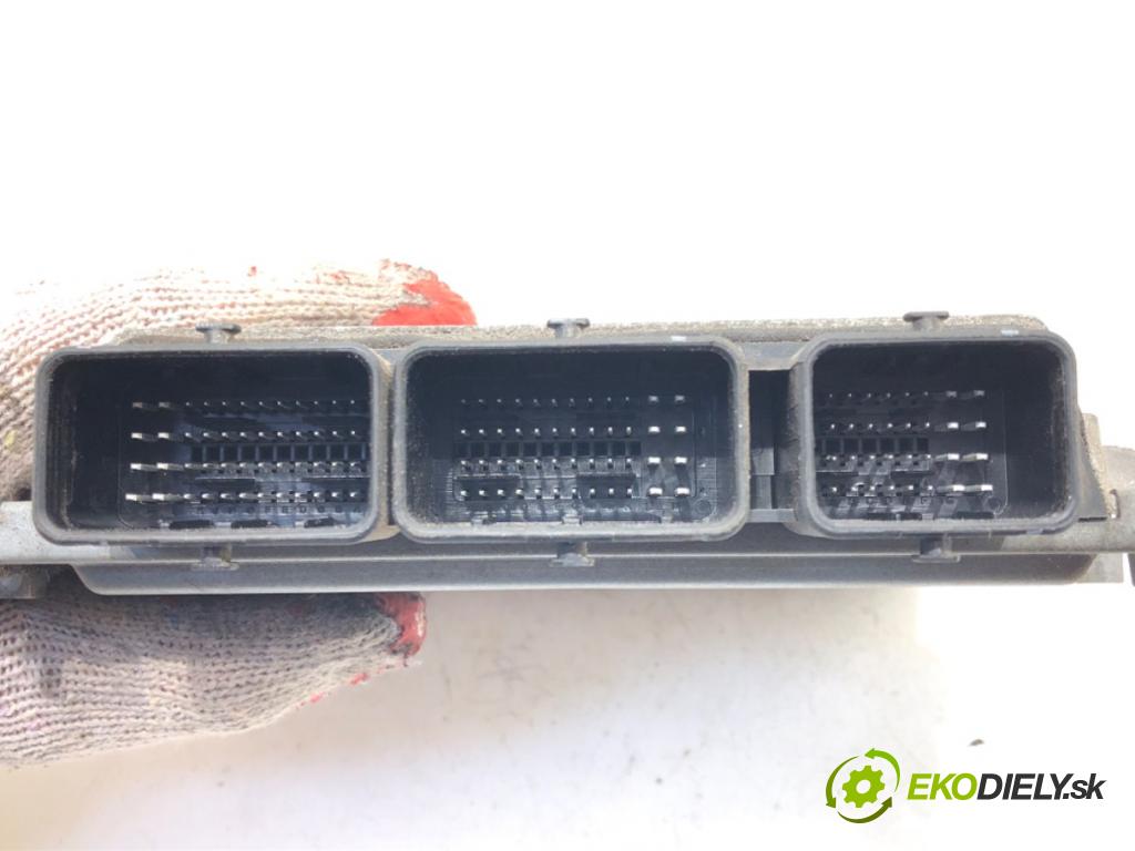 RENAULT MEGANE II Kombi (KM0/1_) 2003 - 2012    1.5 dCi (KM16, KM1E) 78 kW [106 KM] olej napędowy 2005 - 2008  riadiaca jednotka Motor 8200843713 (Riadiace jednotky)