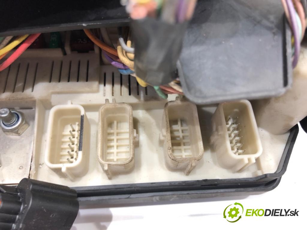 RENAULT MEGANE II Kombi (KM0/1_) 2003 - 2012    1.5 dCi (KM16, KM1E) 78 kW [106 KM] olej napędowy 2005 - 2008  Modul USM 8200481866 (Ostatné)