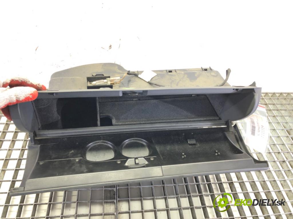 AUDI A3 (8L1) 1996 - 2006    1.9 TDI 66 kW [90 KM] olej napędowy 1996 - 2001  Priehradka, kastlík spolujazdca  (Priehradky, kastlíky)