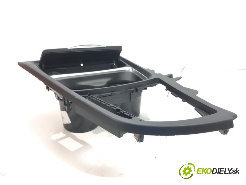 BMW 3 Touring (F31) 2012 - 2019    320 d 135 kW [184 KM] olej napędowy 2012 - 2016  Držiak na nápoje  (Úchyty, držiaky na nápoje)