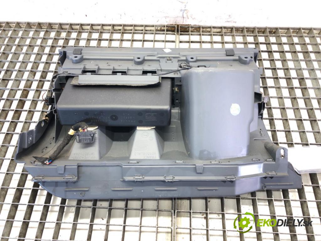 SEAT LEON (1M1) 1999 - 2006    1.6 16 V 77 kW [105 KM] benzyna 2000 - 2006  Priehradka, kastlík spolujazdca  (Priehradky, kastlíky)