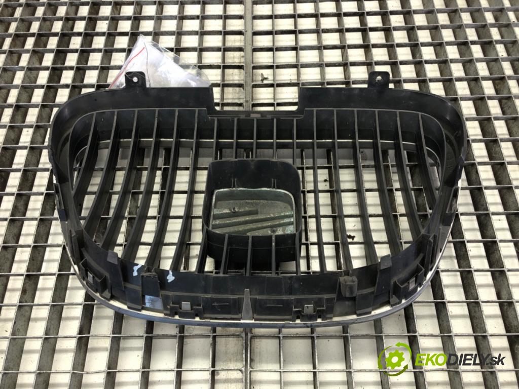 SEAT ALTEA (5P1) 2004 - 2022    1.9 TDI 77 kW [105 KM] olej napędowy 2004 - 2022  mřížka maska  (Mřížky (masky) chladičů)