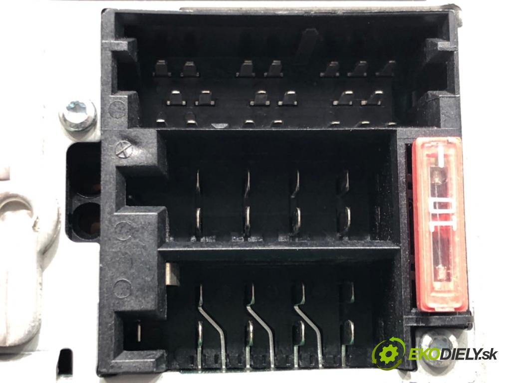 OPEL VECTRA C Kombi (Z02) 2003 - 2009    2.2 direct (F35) 114 kW [155 KM] benzyna 2003 - 2008  RADIO 13138250 (Audio zariadenia)