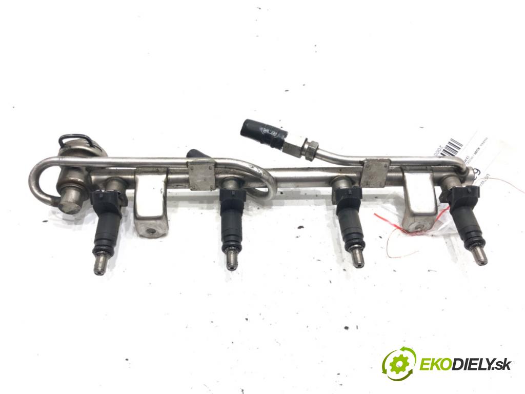 AUDI A4 B6 (8E2) 2000 - 2005    2.0 96 kW [130 KM] benzyna 2000 - 2004  Lišta vstrekovacia 06B133551T (Vstrekovacie lišty)