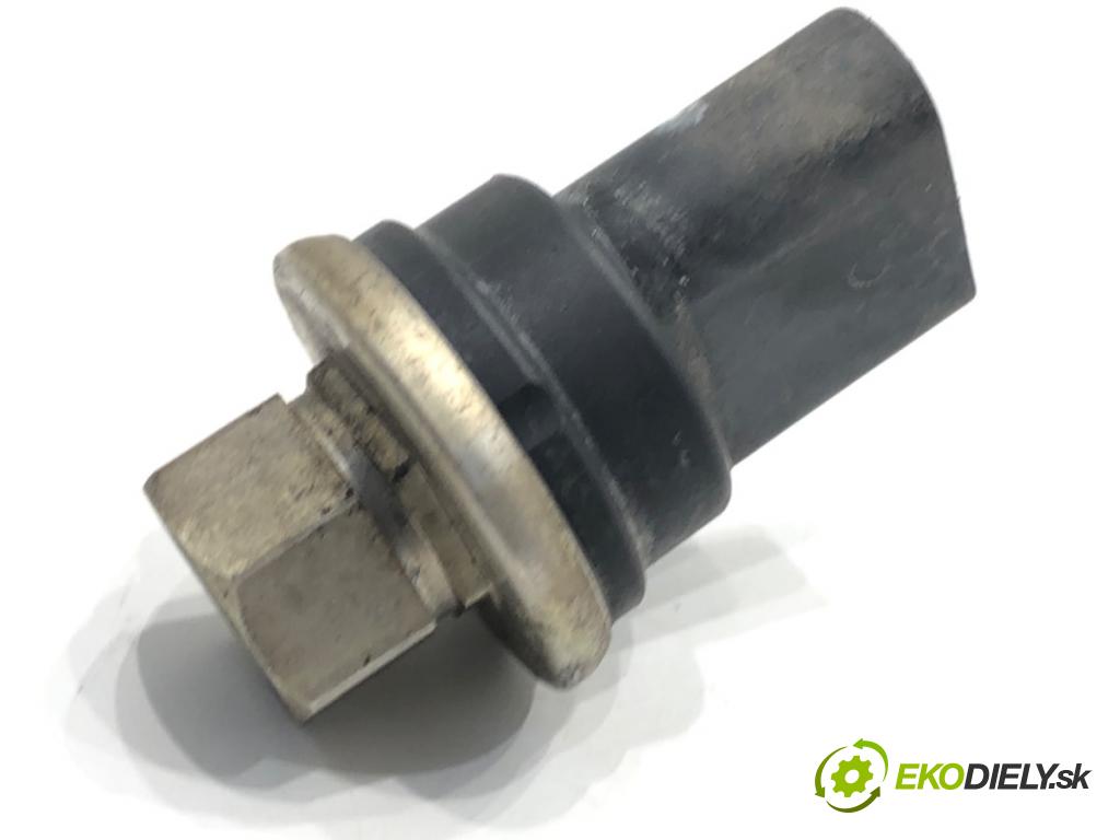 AUDI A4 B6 (8E2) 2000 - 2005    2.0 96 kW [130 KM] benzyna 2000 - 2004  snímač klimatizace 8Z0959126 (Snímače)